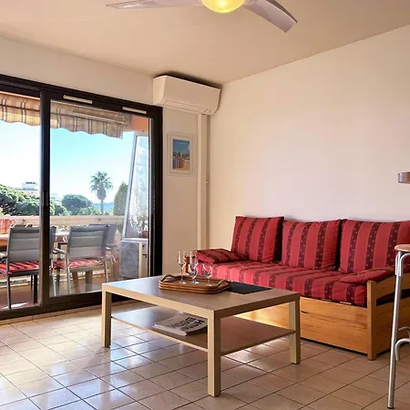Climatise Avec Terrasse Et Parking Au Centre Du Lavandou - Fr-1-251-202 Apartment