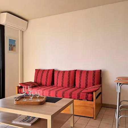 Climatise Avec Terrasse Et Parking Pres De La - Fr-1-251-202 * Le Lavandou